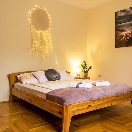 Mikes Vendeghaz Πανσιόν *