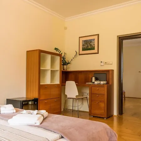 Mikes Vendeghaz * Balatonfüred